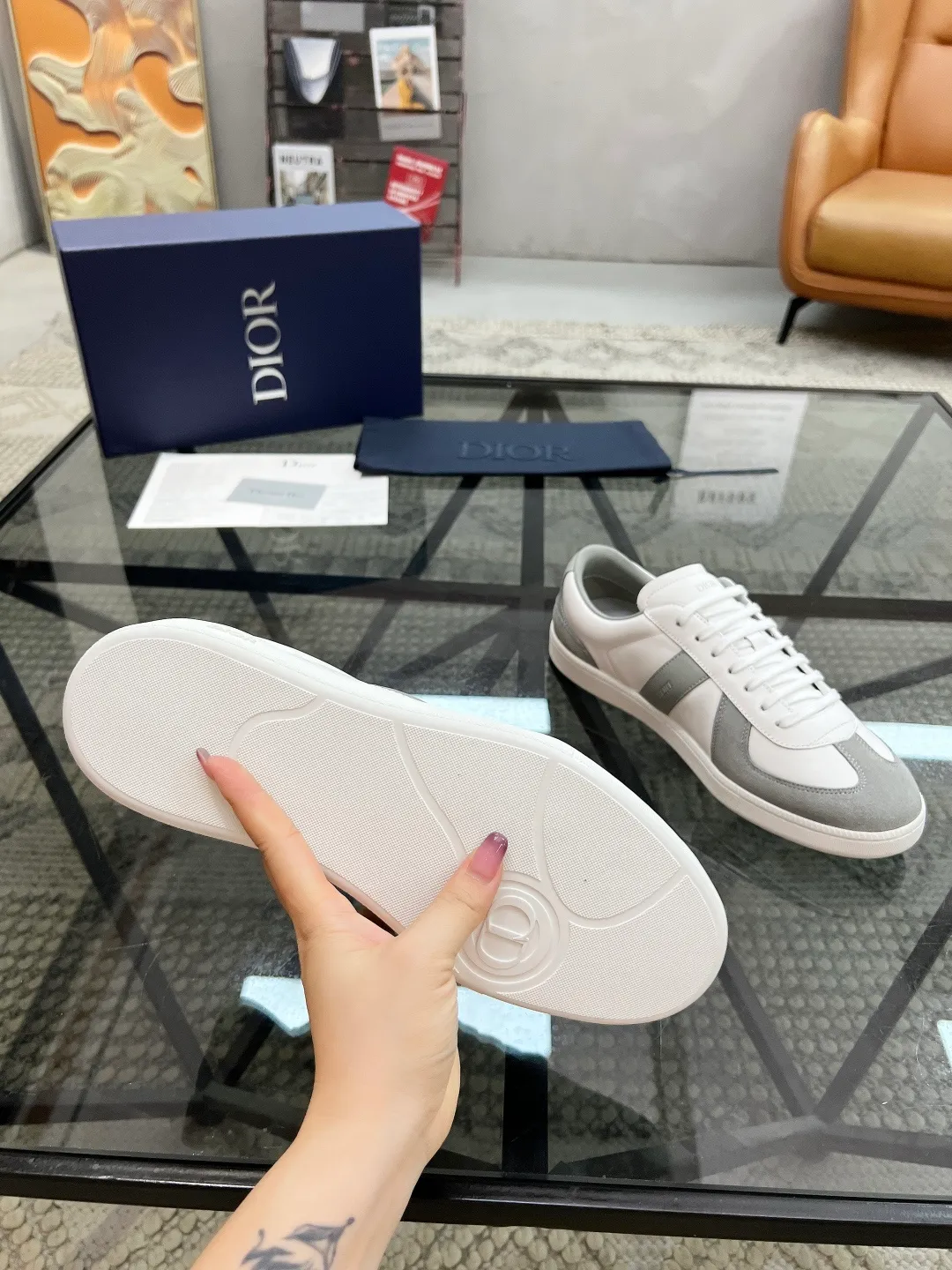 Men's Men's Shoes 💰400【New Style】🍿🍿𝐃𝐢𝐨* — Dior. Dior's new casual sneakers define your fashionable pace. They boldly use innovative technological fabrics to create a futuristic silhouette. The light and breathable mesh material, combined with the unique texture coating process, presents a refreshing visual effect, as if it is a fashion item from the future world. Whether paired with casual outfits or mixed with formal looks, the Dio* D-Sketch sneakers are effortless and add a touch of futuristic style to your overall look. From the streets to the catwalk, it is your indispensable fashion tool. The upper is made of high-tech mesh material, which is light and breathable and fits your feet like a second skin, keeping you dry and comfortable even in the hot summer. The delicate mesh structure gives the shoes a unique visual effect and displays a futuristic aesthetic. Code number: 39-44 (38, 45 customized)